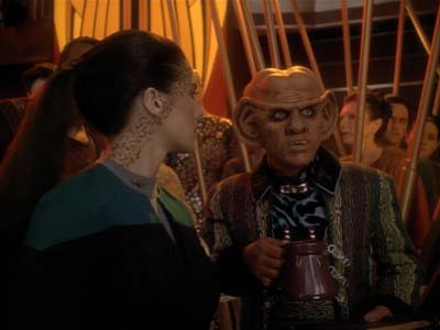 Star Trek: Deep Space Nine Screencaps "Shakaar" (S3:E24)