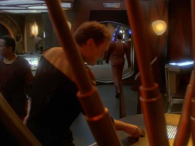 Star Trek: Deep Space Nine Screencaps "Shakaar" (S3:E24)