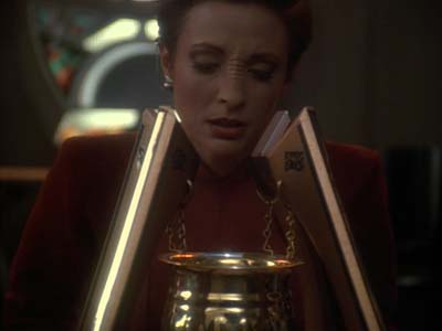 Star Trek: Deep Space Nine Screencaps "Shakaar" (S3:E24)
