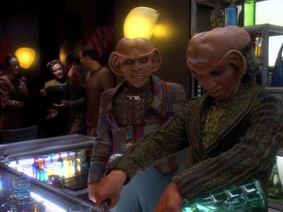 Star Trek: Deep Space Nine Screencaps "The House of Quark" (S3:E3)