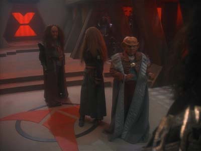 Star Trek: Deep Space Nine Screencaps "The House of Quark" (S3:E3)