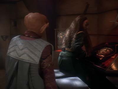 Star Trek: Deep Space Nine Screencaps "The House of Quark" (S3:E3)