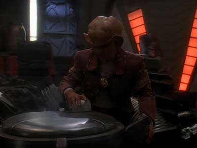 Star Trek: Deep Space Nine Screencaps "The Abandoned" (S3:E6)