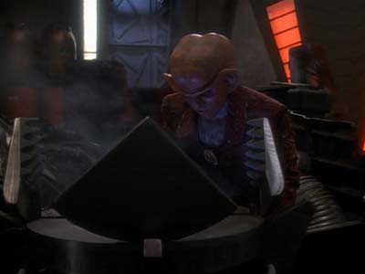 Star Trek: Deep Space Nine Screencaps "The Abandoned" (S3:E6)