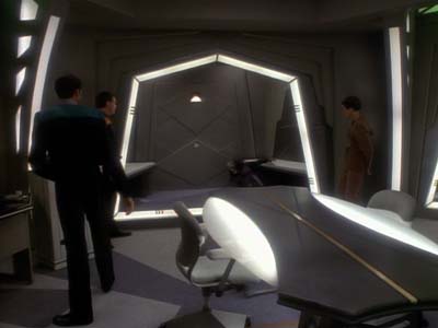 Star Trek: Deep Space Nine Screencaps "The Abandoned" (S3:E6)