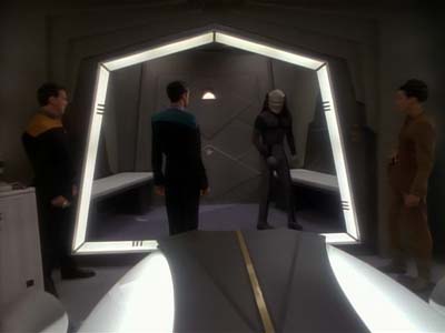 Star Trek: Deep Space Nine Screencaps "The Abandoned" (S3:E6)