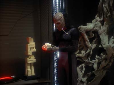 Star Trek: Deep Space Nine Screencaps "The Abandoned" (S3:E6)
