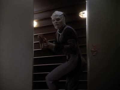 Star Trek: Deep Space Nine Screencaps "The Abandoned" (S3:E6)