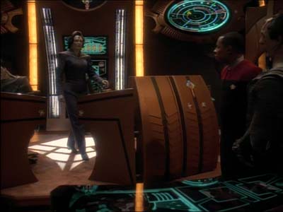 Star Trek: Deep Space Nine Screencaps "Defiant" (S3:E9)