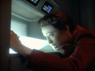 Star Trek: Deep Space Nine Screencaps "Defiant" (S3:E9)