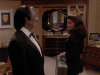 Star Trek: Deep Space Nine Screencaps "Our Man Bashir" (S4:E10)