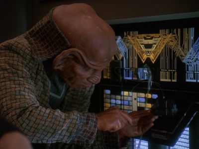 Star Trek: Deep Space Nine Screencaps "Our Man Bashir" (S4:E10)