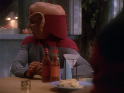 Star Trek: Deep Space Nine Screencaps "Paradise Lost" (S4:E12)