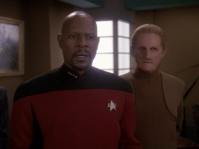 Star Trek: Deep Space Nine Screencaps "Paradise Lost" (S4:E12)
