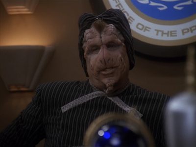 Star Trek: Deep Space Nine Screencaps "Paradise Lost" (S4:E12)