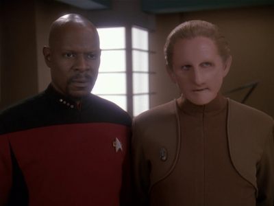 Star Trek: Deep Space Nine Screencaps "Paradise Lost" (S4:E12)
