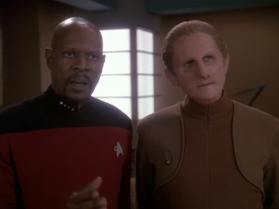 Star Trek: Deep Space Nine Screencaps "Paradise Lost" (S4:E12)