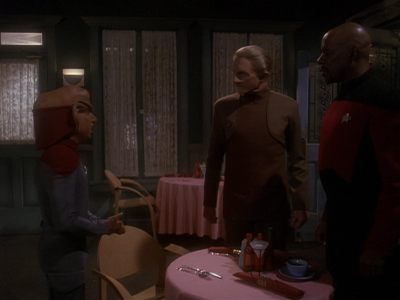 Star Trek: Deep Space Nine Screencaps "Paradise Lost" (S4:E12)