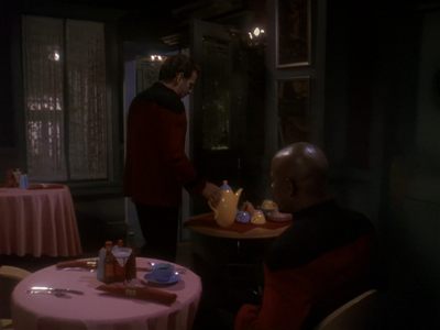 Star Trek: Deep Space Nine Screencaps "Paradise Lost" (S4:E12)