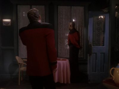 Star Trek: Deep Space Nine Screencaps "Paradise Lost" (S4:E12)