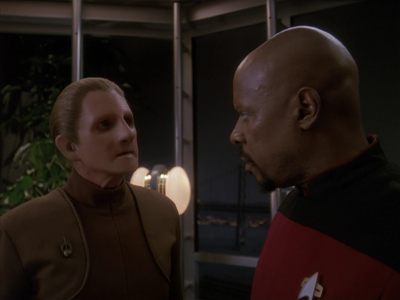 Star Trek: Deep Space Nine Screencaps "Paradise Lost" (S4:E12)