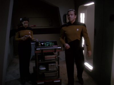 Star Trek: Deep Space Nine Screencaps "Paradise Lost" (S4:E12)