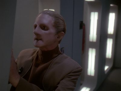Star Trek: Deep Space Nine Screencaps "Paradise Lost" (S4:E12)