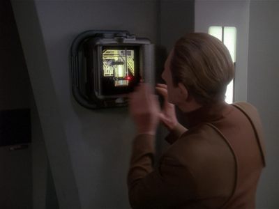 Star Trek: Deep Space Nine Screencaps "Paradise Lost" (S4:E12)