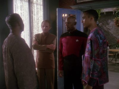 Star Trek: Deep Space Nine Screencaps "Paradise Lost" (S4:E12)