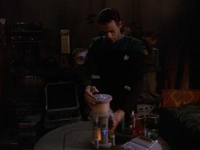 Star Trek: Deep Space Nine Screencaps "The Quickening" (S4:E24)