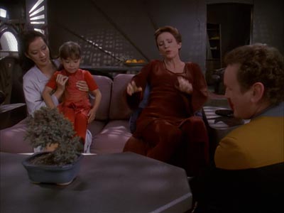 Star Trek: Deep Space Nine Screencaps "Body Parts" (S4:E25)