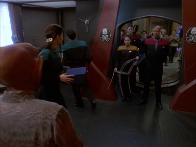 Star Trek: Deep Space Nine Screencaps "Body Parts" (S4:E25)