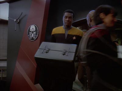 Star Trek: Deep Space Nine Screencaps "Body Parts" (S4:E25)