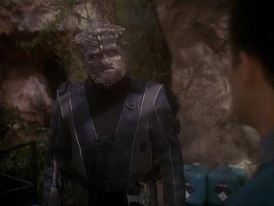 Star Trek: Deep Space Nine Screencaps "Hippocratic Oath" (S4:E4)