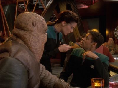 Star Trek: Deep Space Nine Screencaps "Starship Down" (S4:E7)
