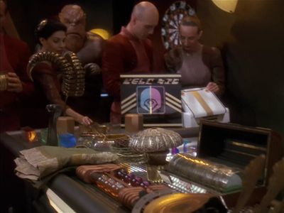 Star Trek: Deep Space Nine Screencaps "Little Green Men" (S4:E8)