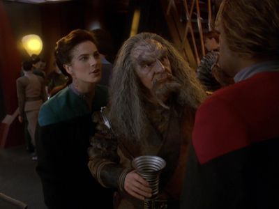 Star Trek: Deep Space Nine Screencaps "The Sword of Kahless" (S4:E9)