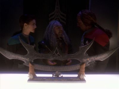 Star Trek: Deep Space Nine Screencaps "The Sword of Kahless" (S4:E9)