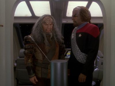 Star Trek: Deep Space Nine Screencaps "The Sword of Kahless" (S4:E9)